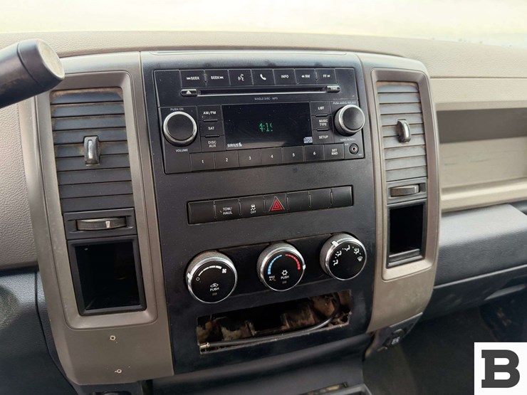 2011-dodge-ram-1500-image-28