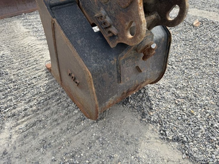 2016-takeuchi-tb280fr-image-12