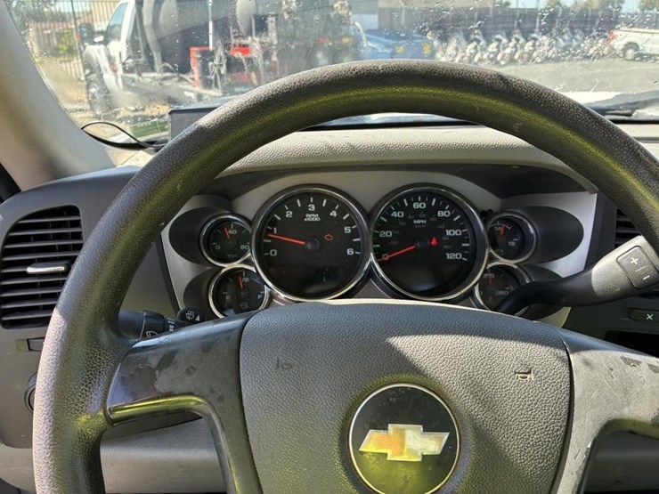 2011-chevrolet-2500-image-12