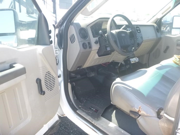 2008-ford-f550-image-17