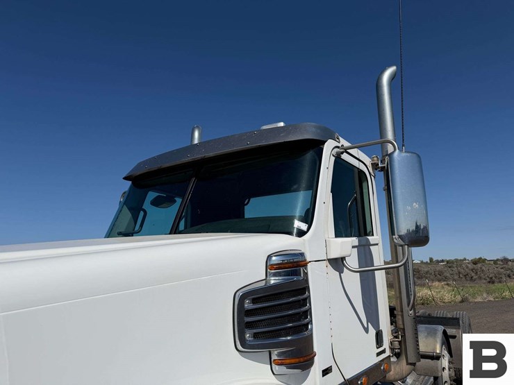 2012-freightliner-coronado-sd-tractor-truck-image-9