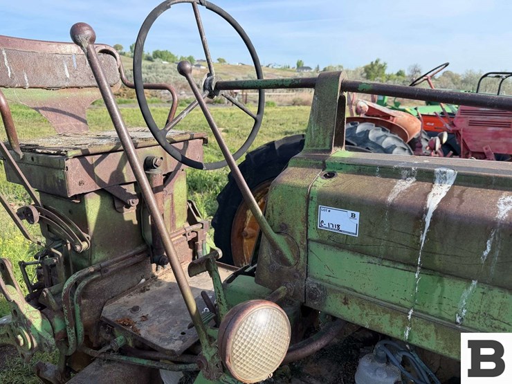 1957-john-deere-520-image-13