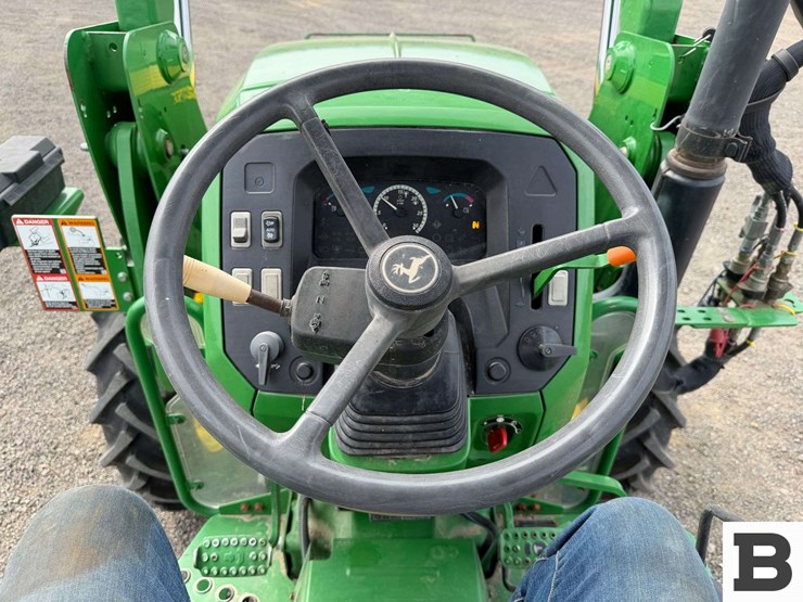2015-john-deere-5075e-image-86