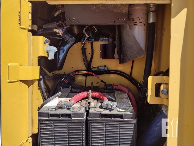 2004-deere-700h-image-19