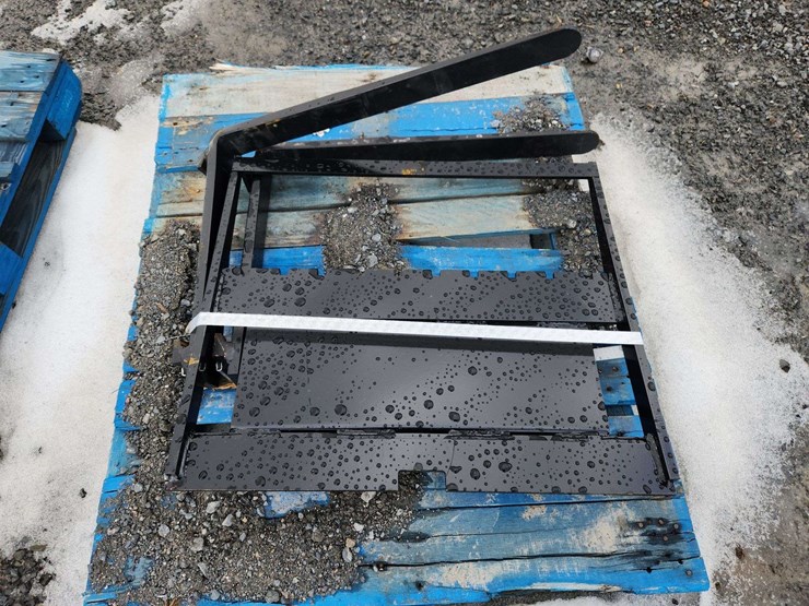 future-ft-xhc-mini-skid-steer-skid-steer-forks-image-1