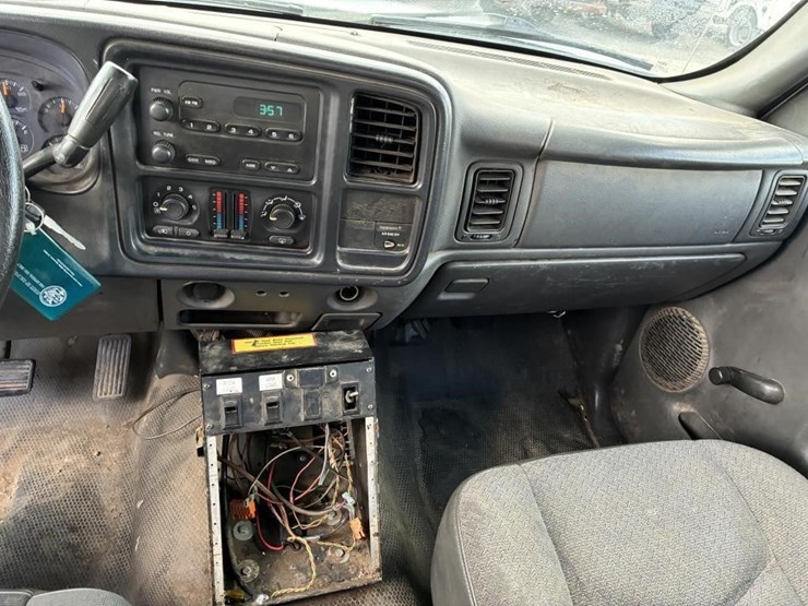 2003-chevrolet-silverado-2500-image-15