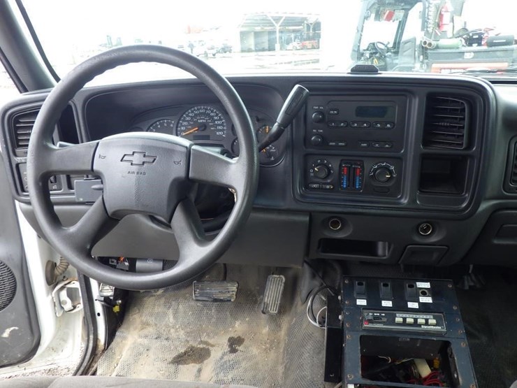 2005-chevrolet-3500-image-9