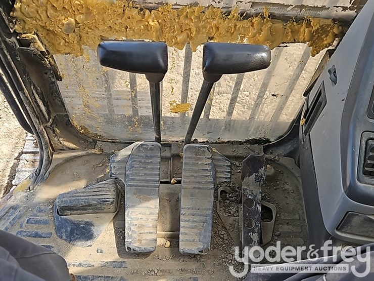 2005-komatsu-pc138-image-39