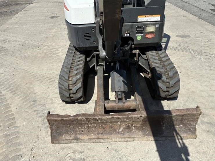 2015-bobcat-e32-image-7