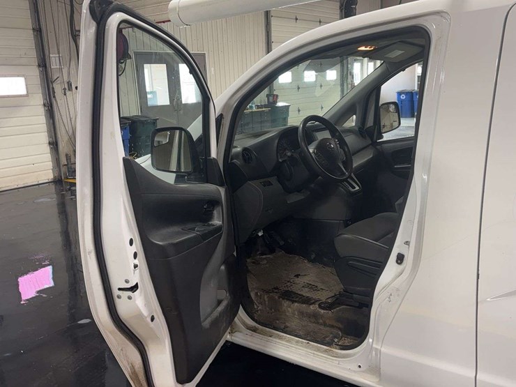 2021-nissan-nv200-image-10