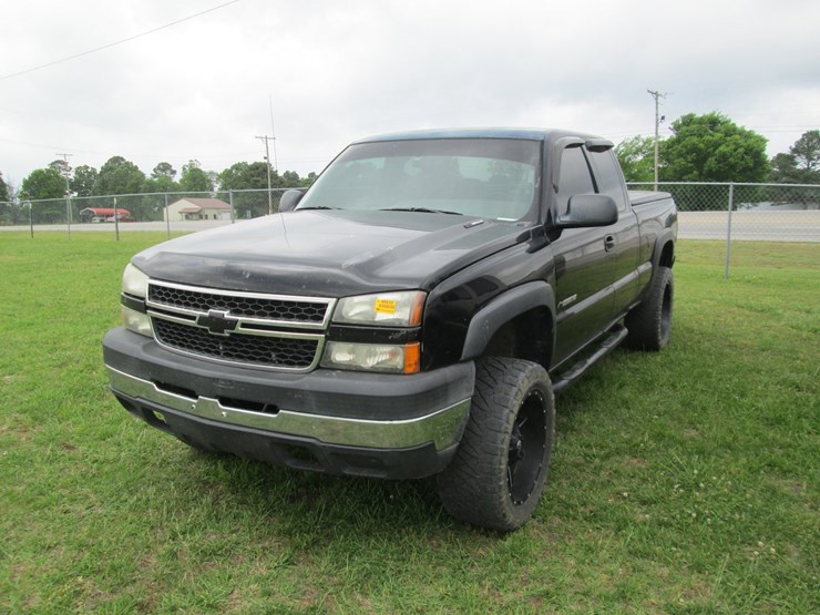 2006-chevrolet-2500-image-1
