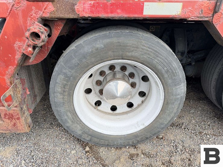 2013-peterbilt-388-image-18