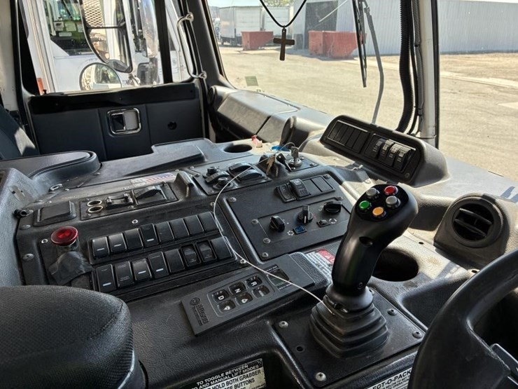 2017-autocar-xpeditor-acx-image-16