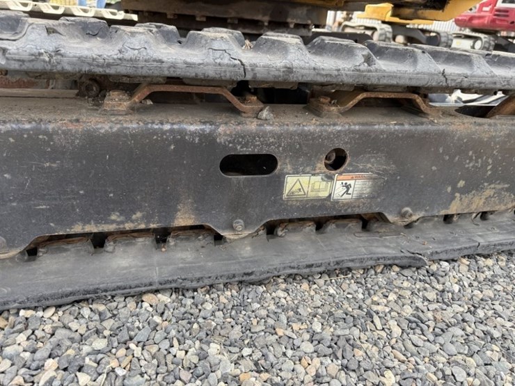 2017-caterpillar-301.7d-image-29