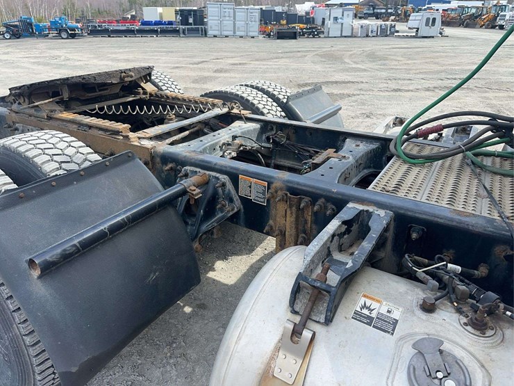 2018-peterbilt-579-image-16