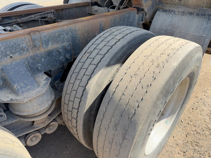 2002-kenworth-t800-image-18