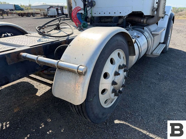 2012-freightliner-coronado-sd-tractor-truck-image-41