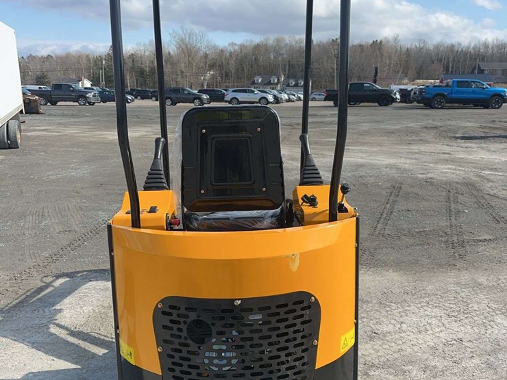 2026-future-ft15-mini-excavator-image-6