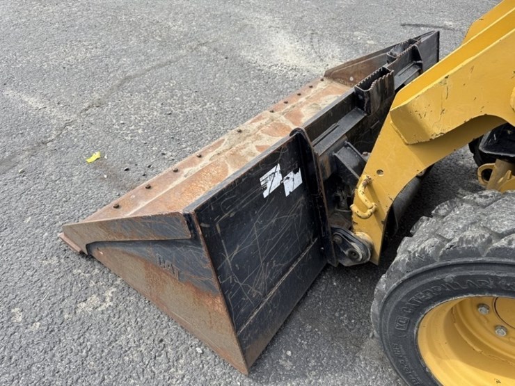 2017-caterpillar-226d-image-10