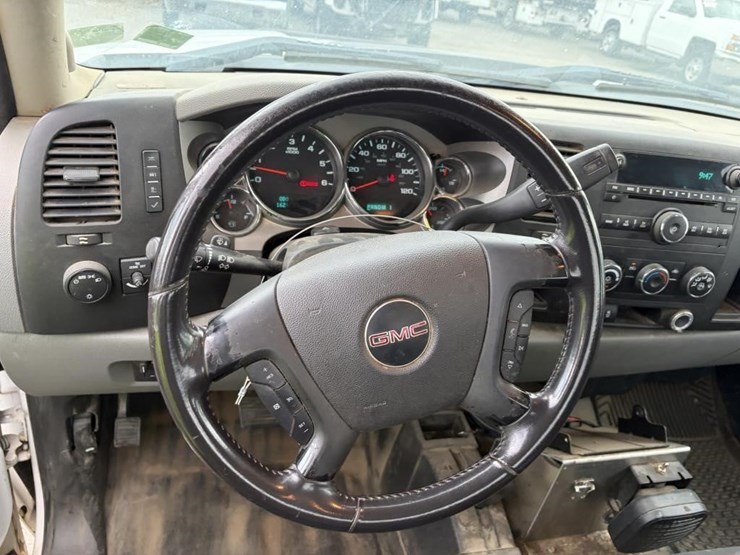 2012-gmc-sierra-2500-image-13