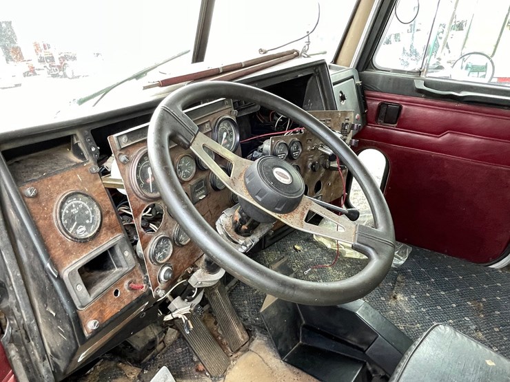 1992-peterbilt-377-image-26