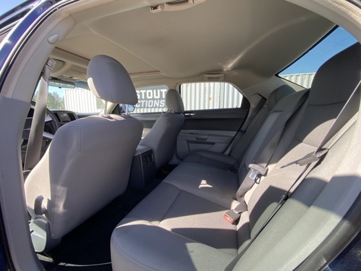 2006-chrysler-300-sedan-image-28