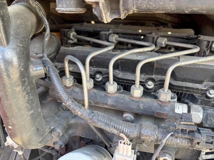 2016-bobcat-t650-image-40