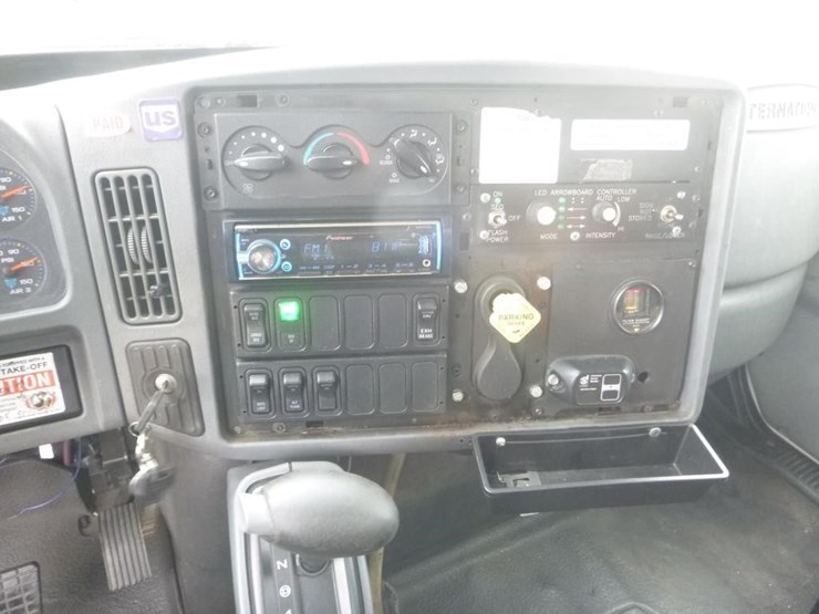 2006-international-durastar-4300-image-16