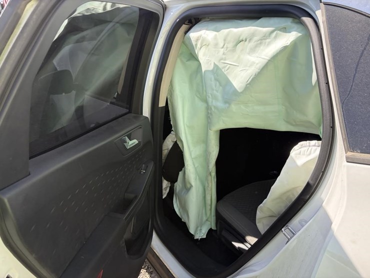 2020-ford-escape-se-image-17