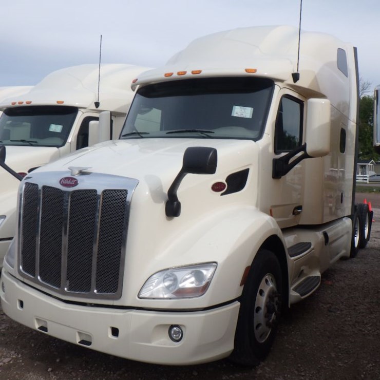 2022 PETERBILT 579