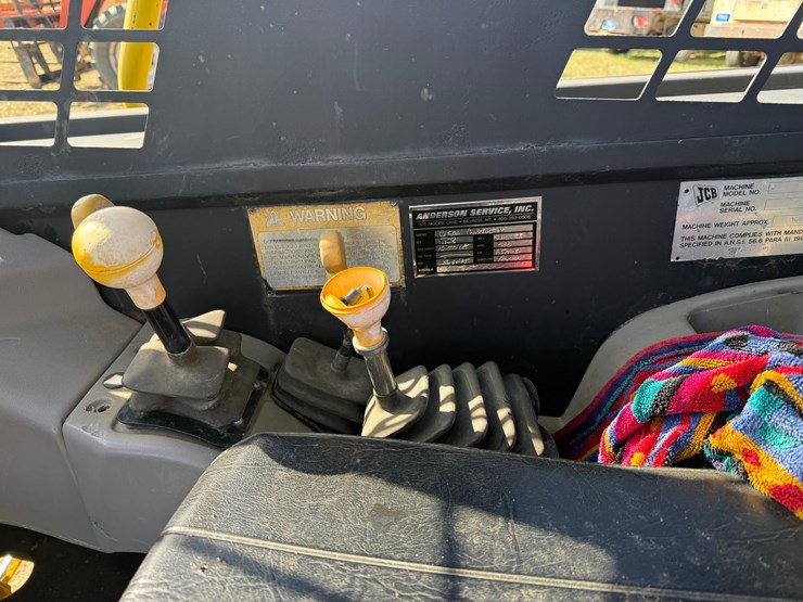 jcb-520-image-14