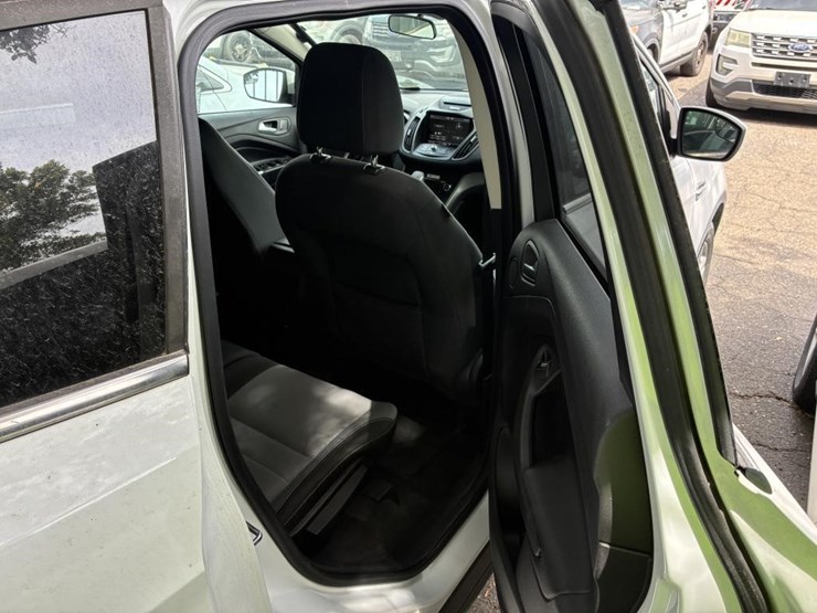 2013-ford-escape-se-image-10