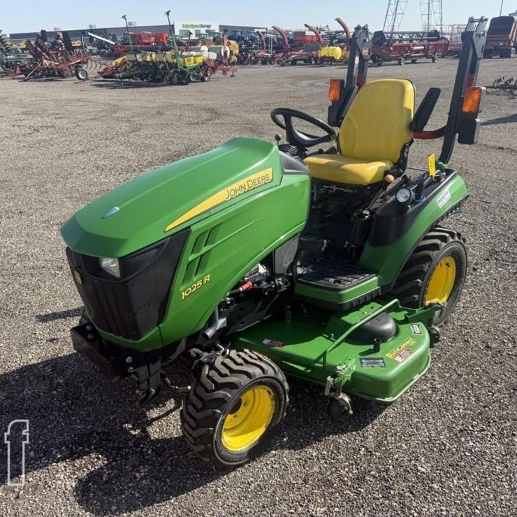 JOHN DEERE 1025R
