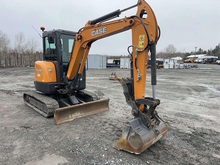 2024-case-cx37c-image-3