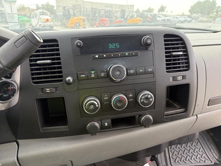 2011-chevrolet-2500-image-14