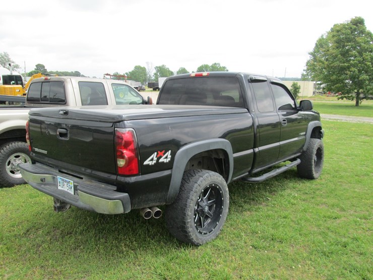 2006-chevrolet-2500-image-3