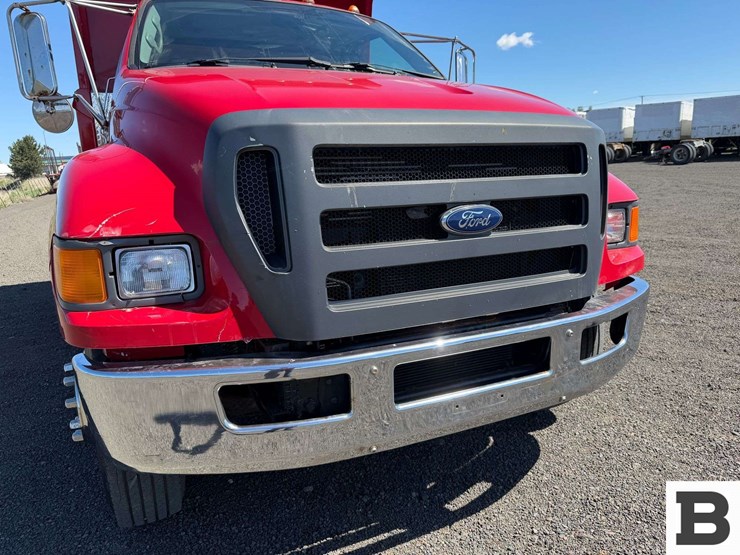 2010-ford-f750-image-9