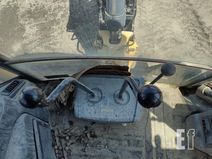 2010-deere-310j-image-12