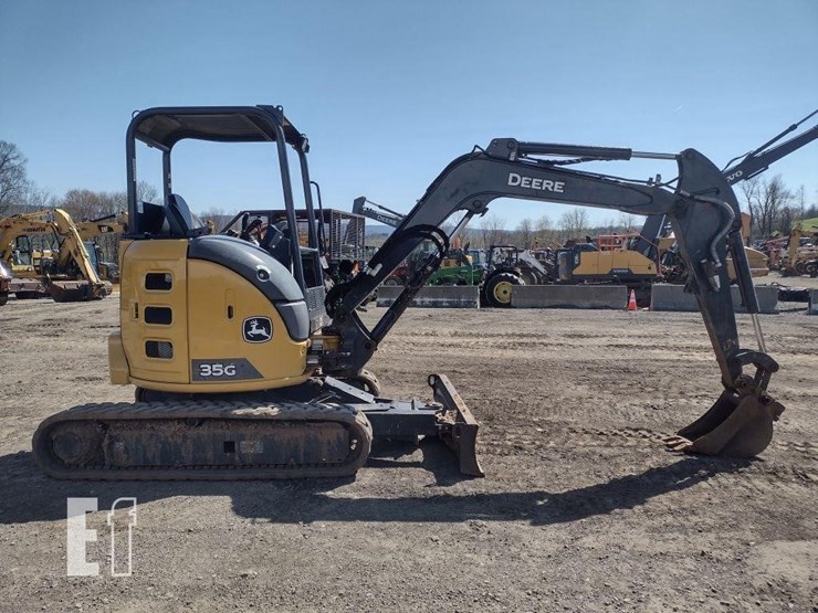 2022-deere-35g-image-3