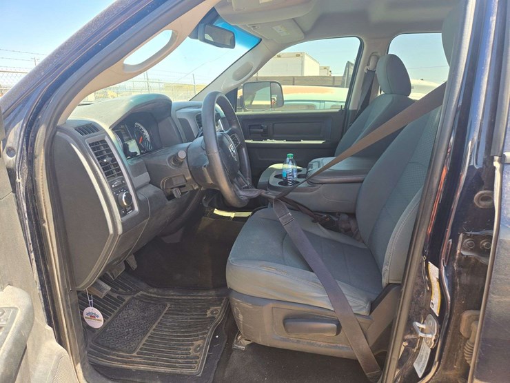 2016-ram-2500-tradesman-crew-cab-/-lwb-4d-image-13