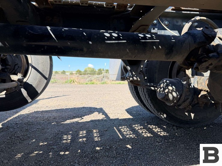 2012-freightliner-coronado-sd-tractor-truck-image-23