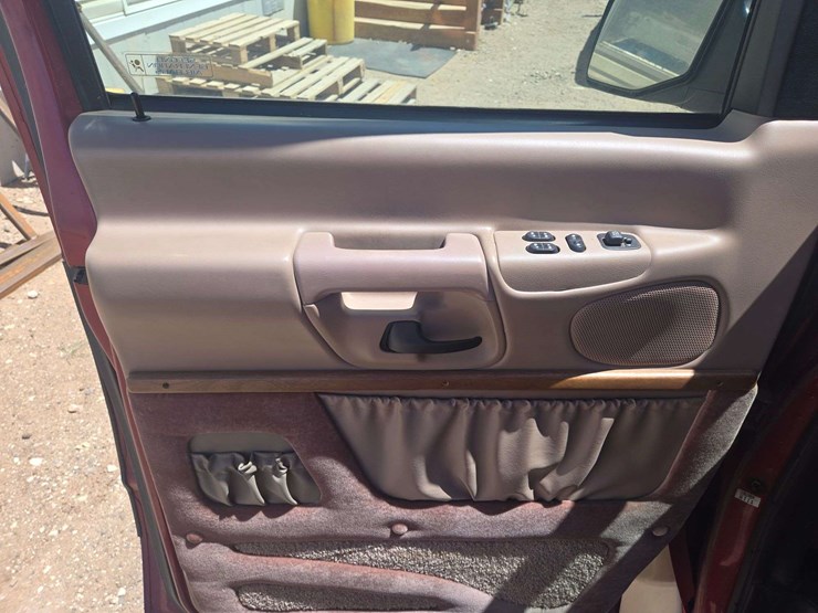 1998-ford-e150-econoline-cargo-van-3d-image-13