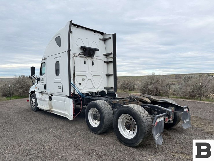 2018-freightliner-cascadia-125-image-3