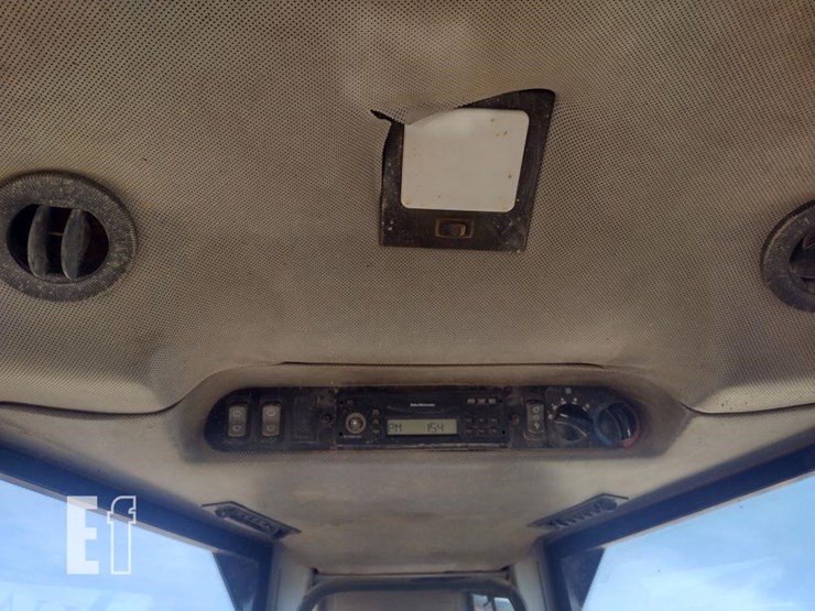 2004-deere-700h-image-10