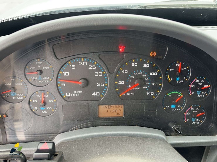 2006-international-7400-image-32