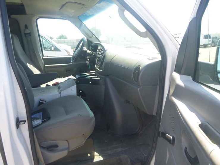 2006-ford-e350-image-13