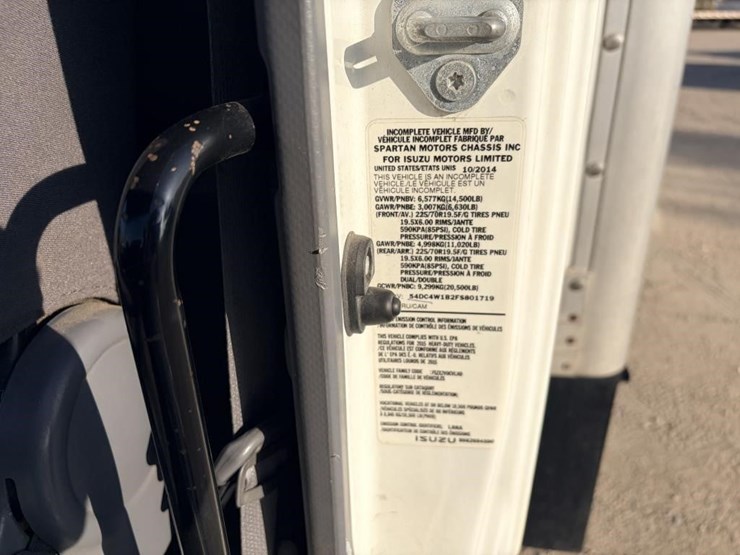 2015-isuzu-npr-image-20