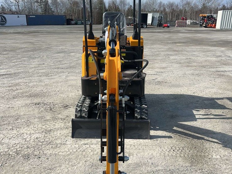 2026-future-ft15-mini-excavator-image-2