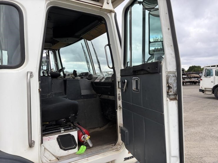 2011-autocar-xpeditor-image-9