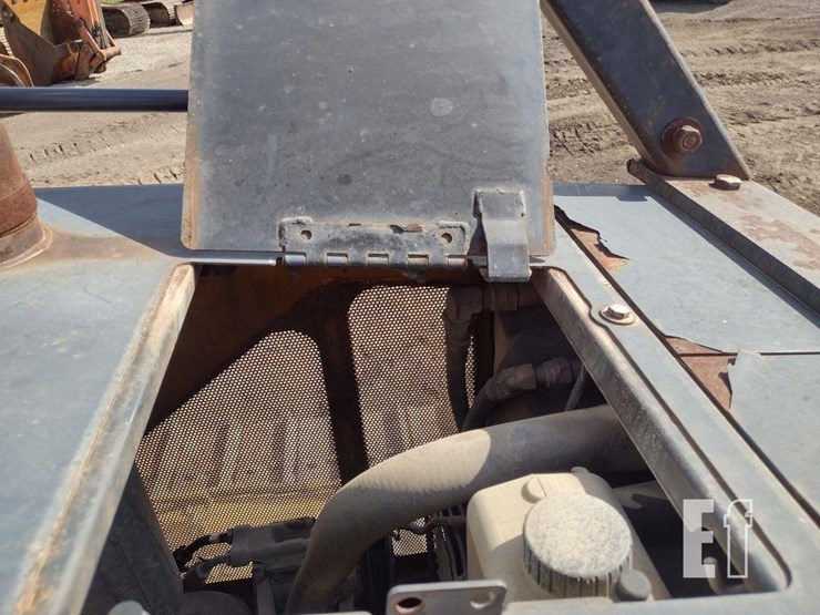 2005-deere-700h-xlt-image-42